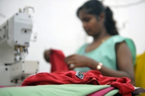Fabryka Craft Adid Mauritius, ubranie z baweêny Fairtrade, fot. Manfred Winner